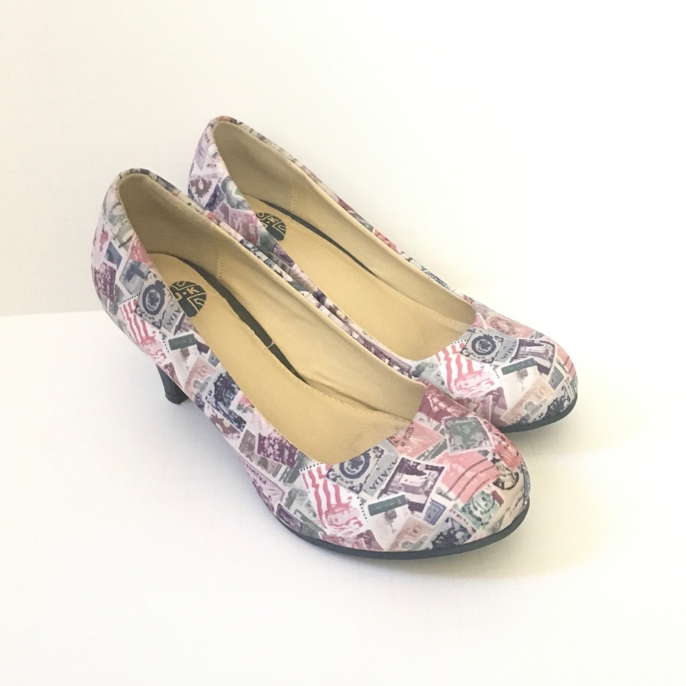 women’s T.U.K Postage Stamp High Heel Shoes Sz7